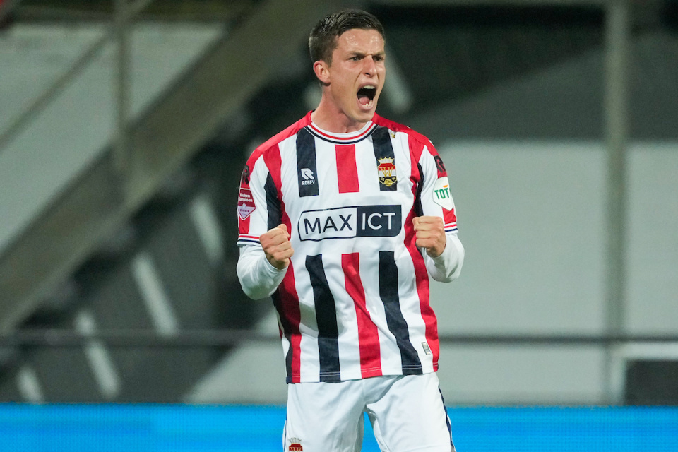 场上创造更 场上创造更