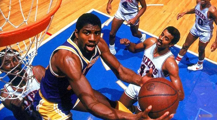 相比年轻球 相比年轻球